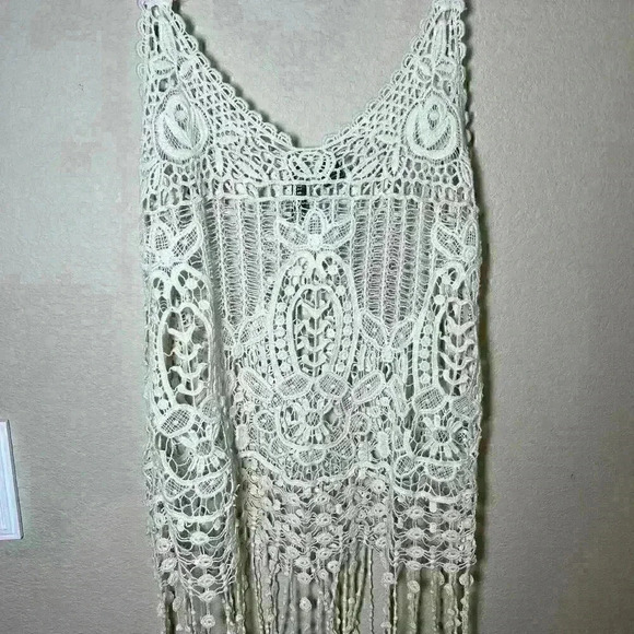 Fulltilt crocheted boho top size medium beige color in excellent condition - Picture 2 of 3